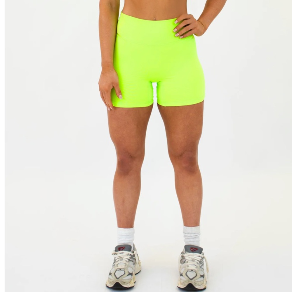Fleo shorts- no front seam